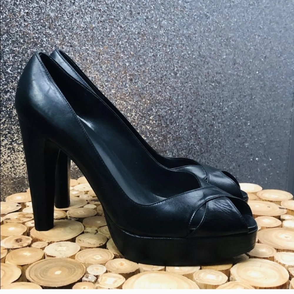 Stuart Weitzman size 7 black open toed pumps